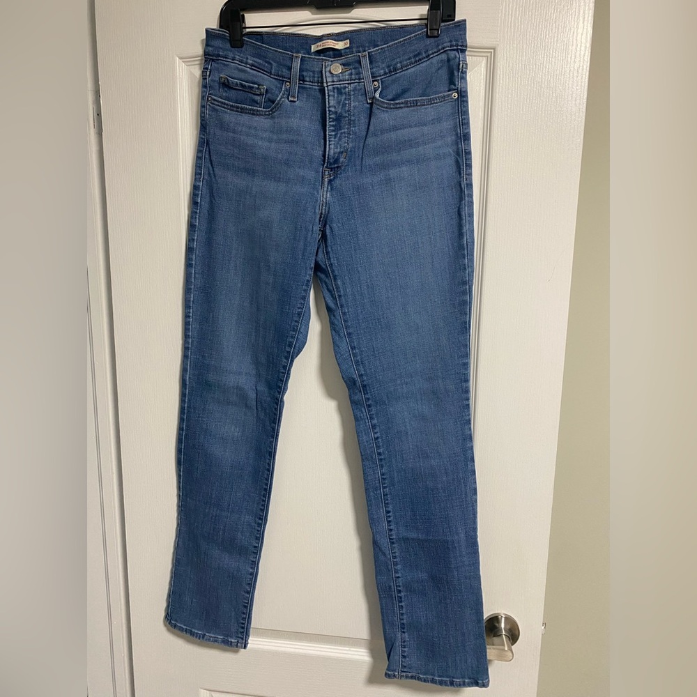 Levi’s 314 Shaping Straight Jeans